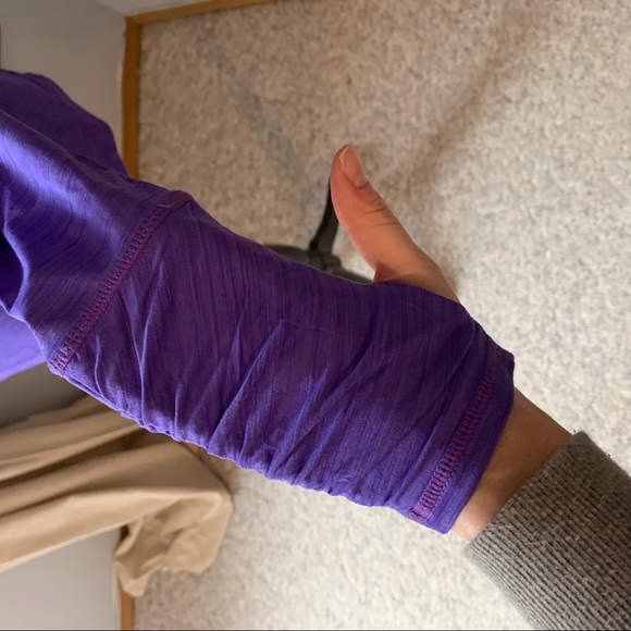 Kirkland activewear long sleeve with thumb holes - Picture 4 of 5